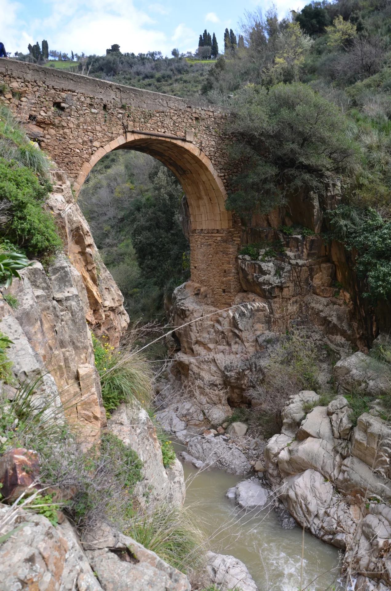 Ponte Zupardo nella Valle delle Cascate di Mistretta